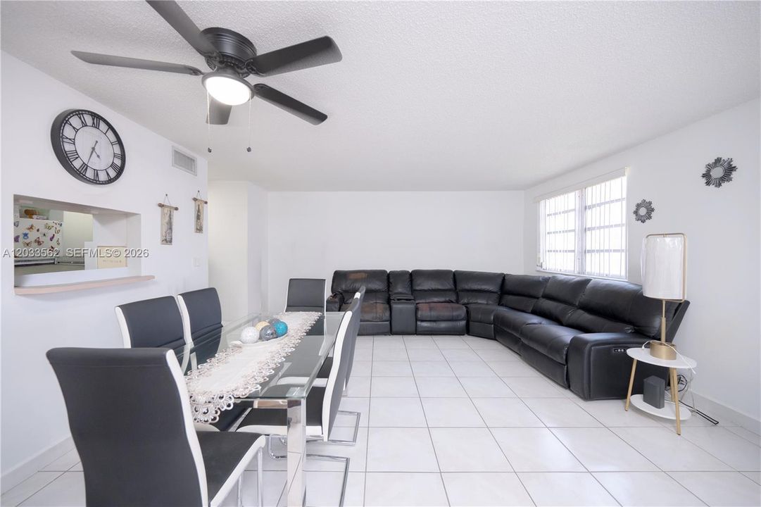 En Venta: $250,000 (2 camas, 1 baños, 955 Pies cuadrados)