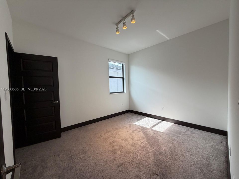 For Sale: $999,000 (5 beds, 3 baths, 3045 Square Feet)