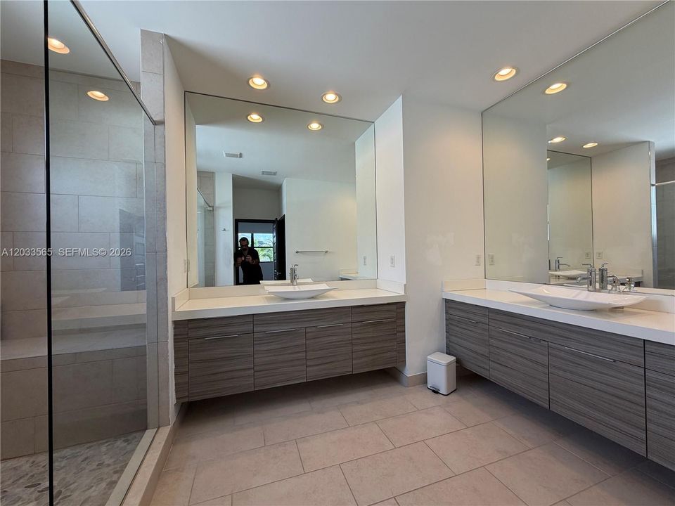 For Sale: $999,000 (5 beds, 3 baths, 3045 Square Feet)