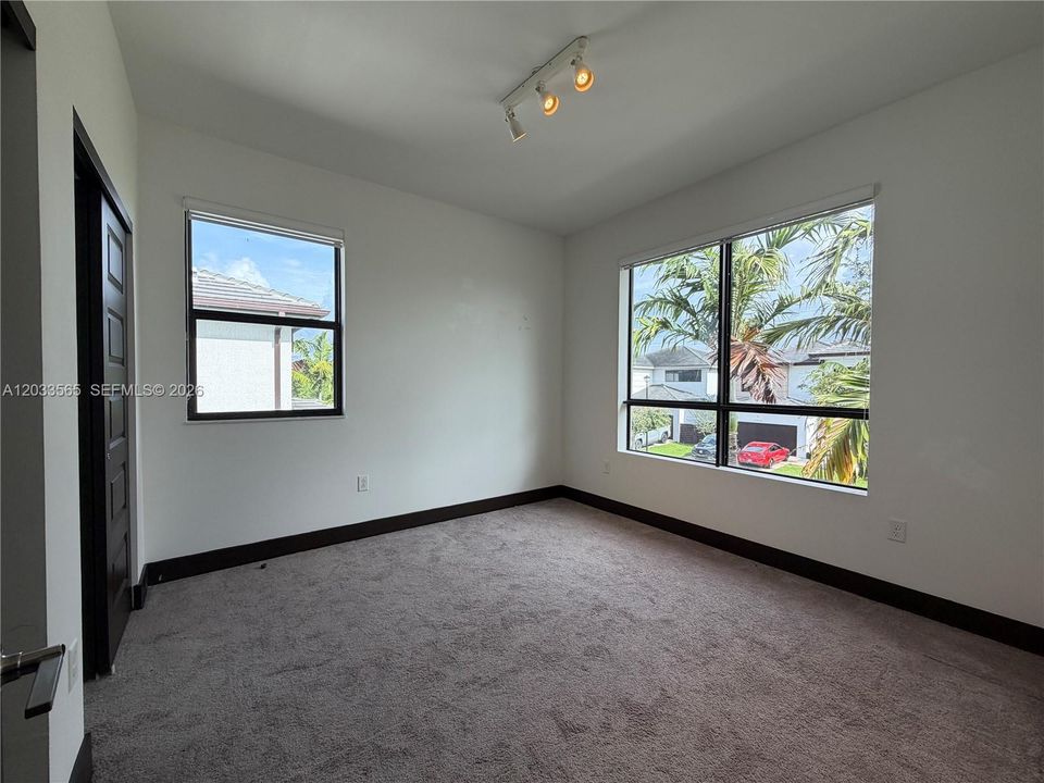 For Sale: $999,000 (5 beds, 3 baths, 3045 Square Feet)