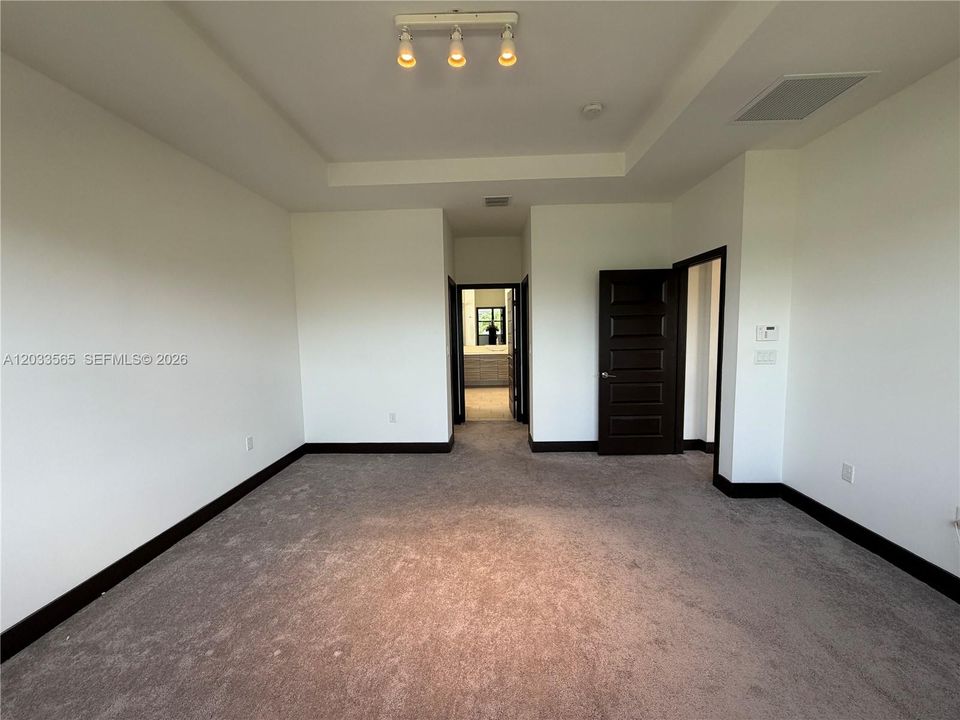 For Sale: $999,000 (5 beds, 3 baths, 3045 Square Feet)