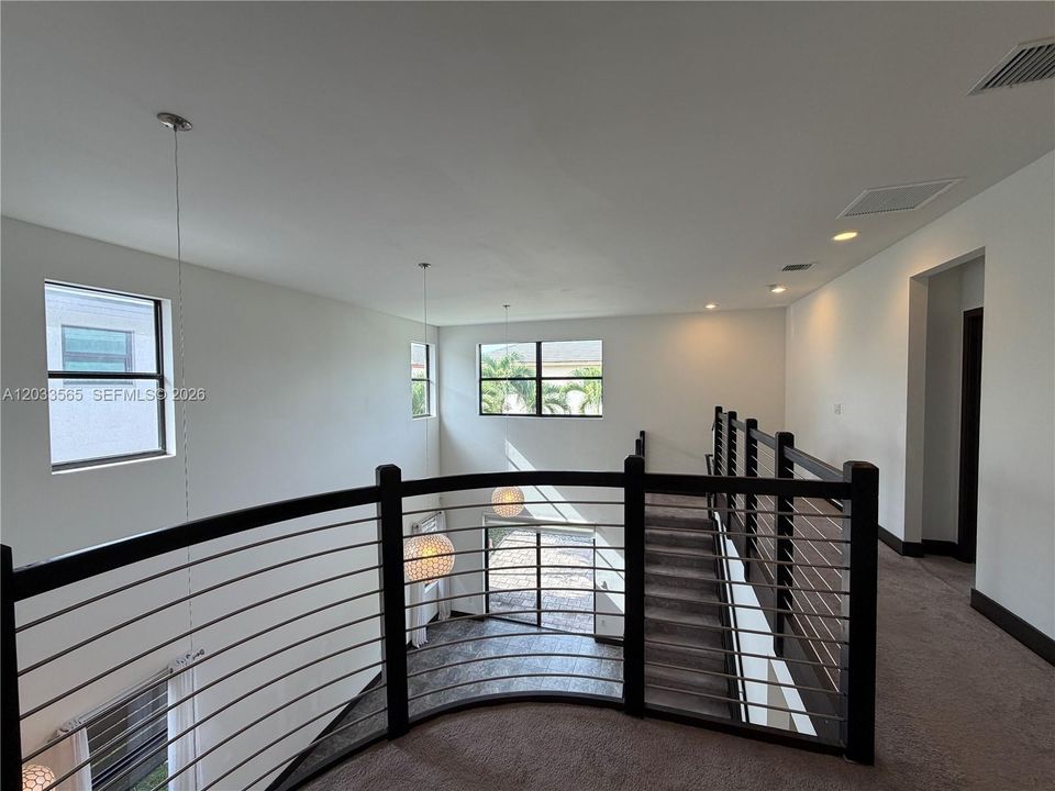 For Sale: $999,000 (5 beds, 3 baths, 3045 Square Feet)