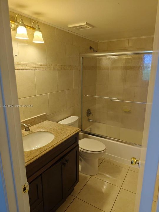 For Sale: $250,000 (2 beds, 2 baths, 1073 Square Feet)