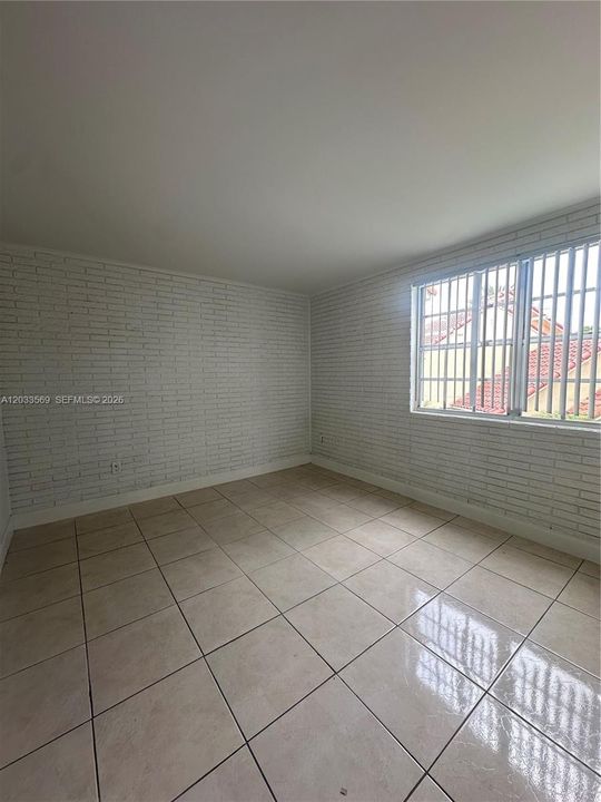 For Sale: $250,000 (2 beds, 2 baths, 1073 Square Feet)