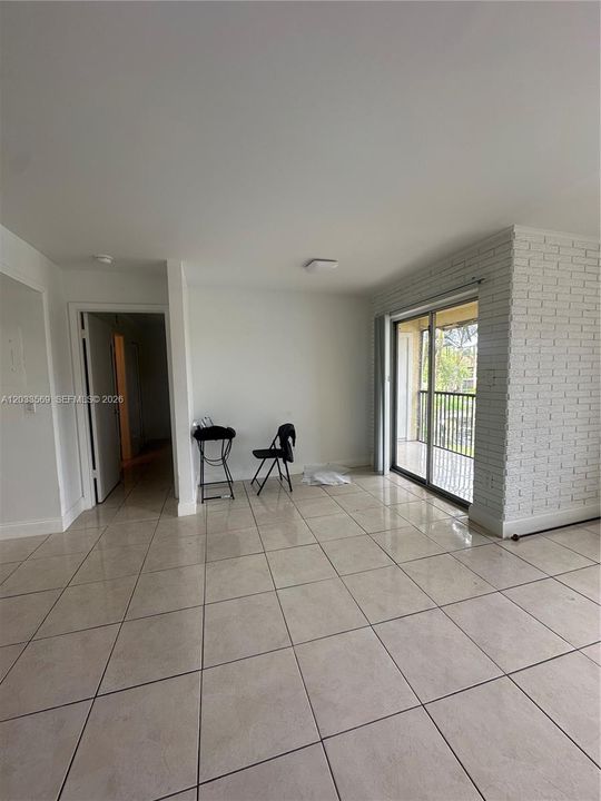 For Sale: $250,000 (2 beds, 2 baths, 1073 Square Feet)
