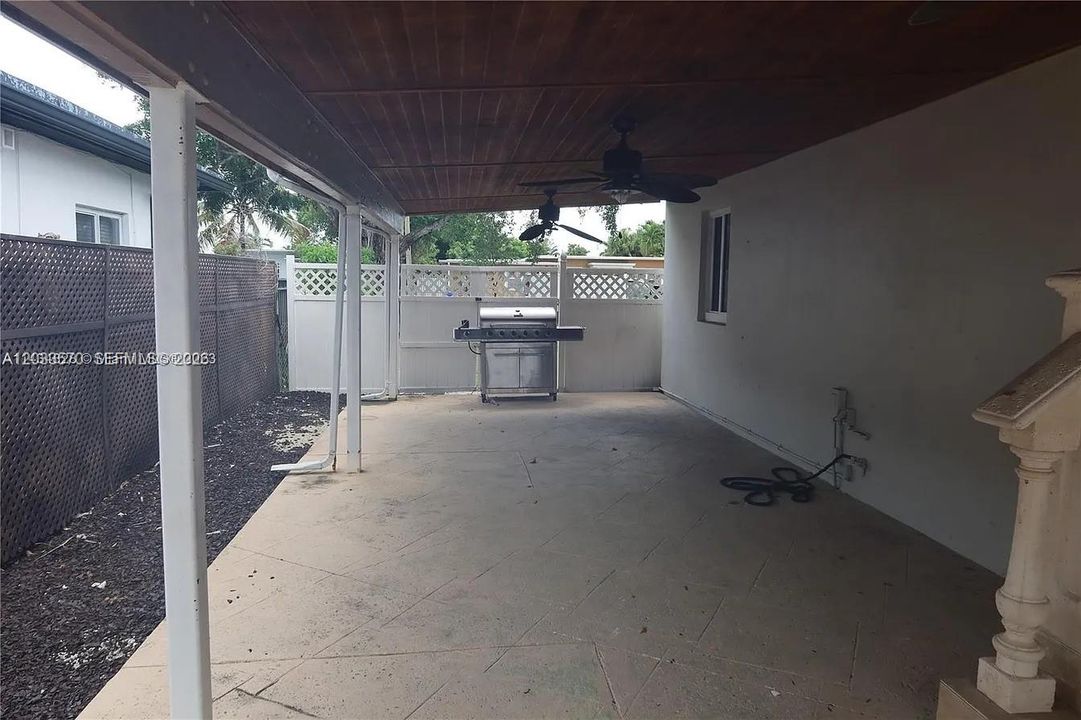 For Sale: $650,000 (3 beds, 2 baths, 1036 Square Feet)