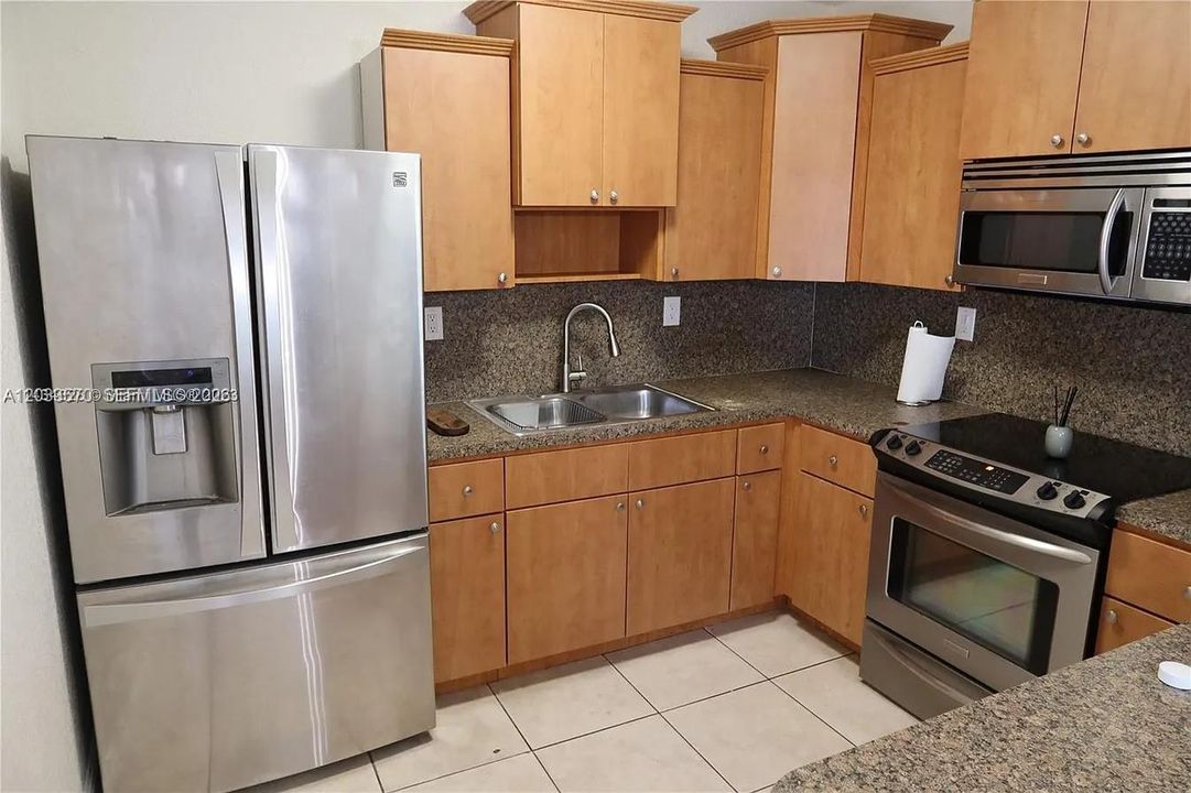 For Sale: $650,000 (3 beds, 2 baths, 1036 Square Feet)