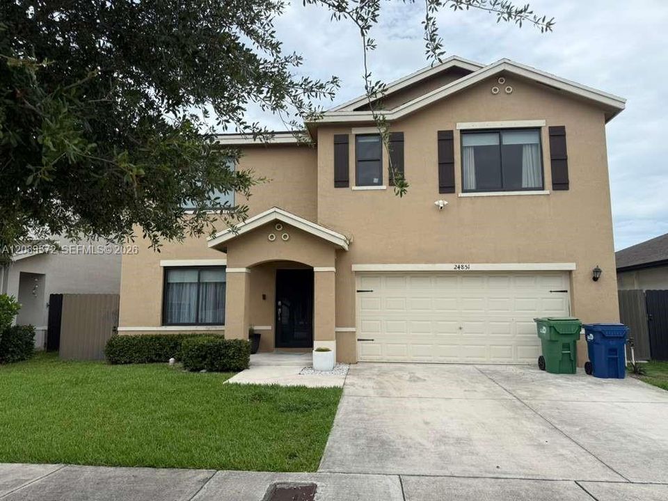 En Venta: $740,000 (5 camas, 3 baños, 2696 Pies cuadrados)