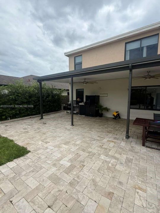 En Venta: $740,000 (5 camas, 3 baños, 2696 Pies cuadrados)
