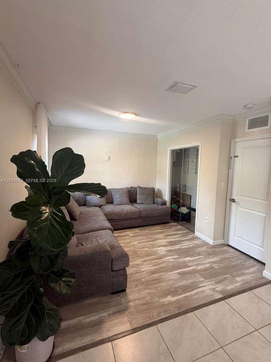 En Venta: $740,000 (5 camas, 3 baños, 2696 Pies cuadrados)