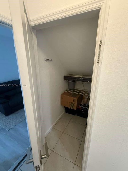 En Venta: $740,000 (5 camas, 3 baños, 2696 Pies cuadrados)