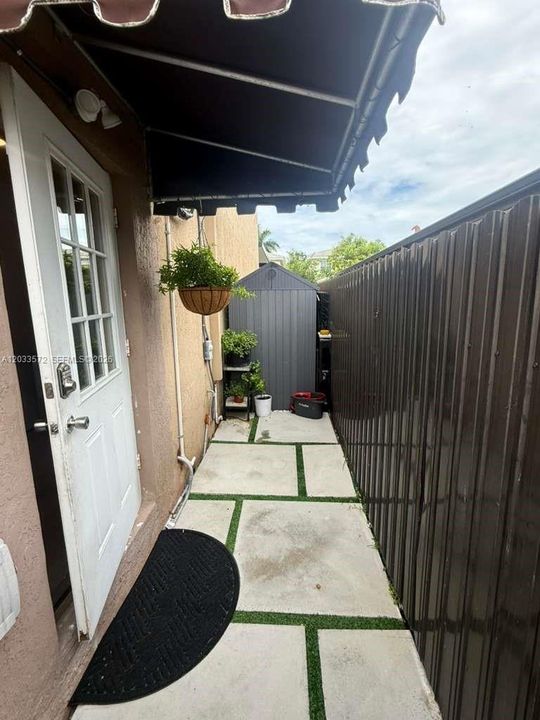 En Venta: $740,000 (5 camas, 3 baños, 2696 Pies cuadrados)