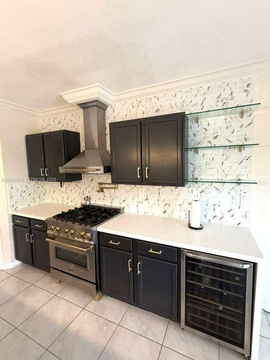 En Venta: $740,000 (5 camas, 3 baños, 2696 Pies cuadrados)