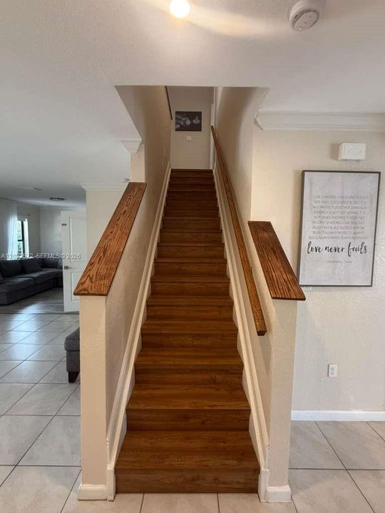 En Venta: $740,000 (5 camas, 3 baños, 2696 Pies cuadrados)