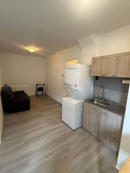 En Venta: $740,000 (5 camas, 3 baños, 2696 Pies cuadrados)