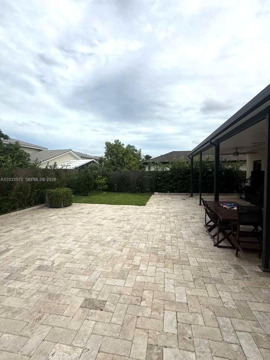 En Venta: $740,000 (5 camas, 3 baños, 2696 Pies cuadrados)