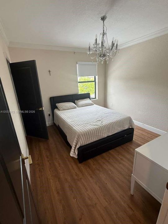 En Venta: $740,000 (5 camas, 3 baños, 2696 Pies cuadrados)