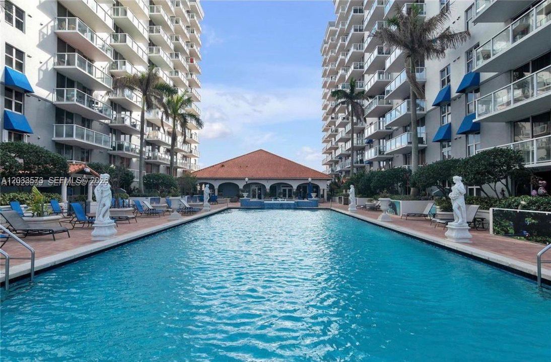 For Sale: $450,000 (2 beds, 2 baths, 874 Square Feet)