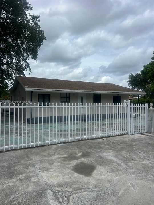 For Rent: $1,250 (1 beds, 1 baths, 1440 Square Feet)