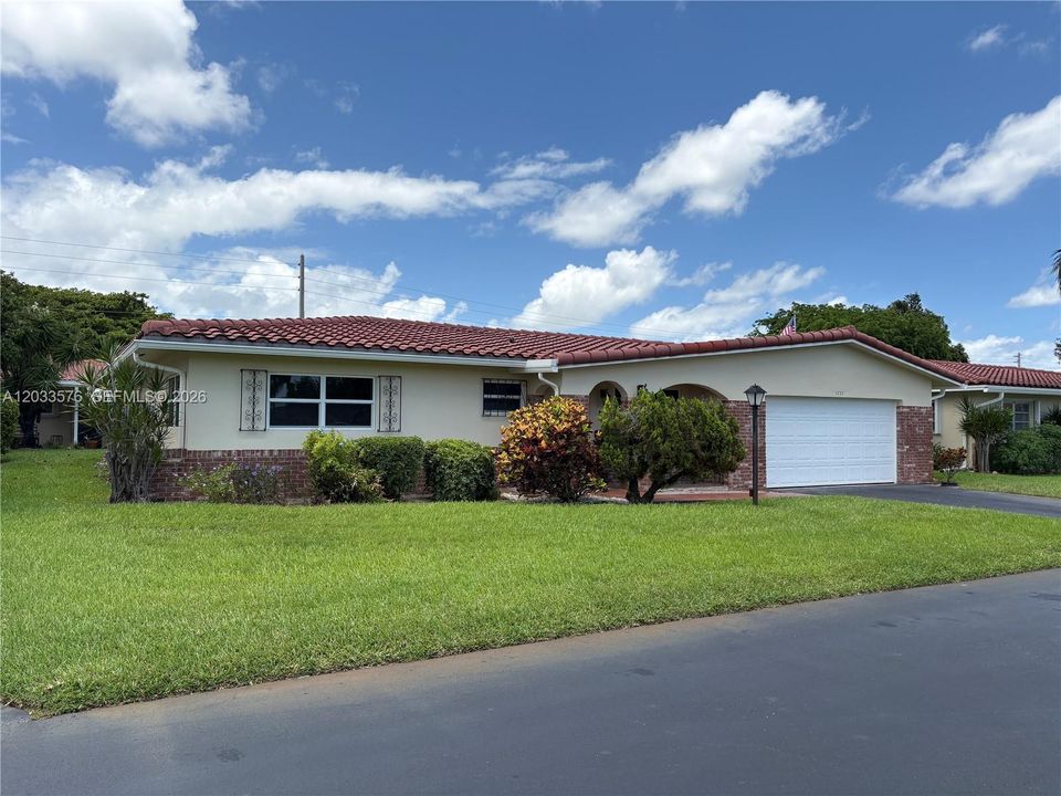 For Rent: $3,100 (3 beds, 2 baths, 1624 Square Feet)