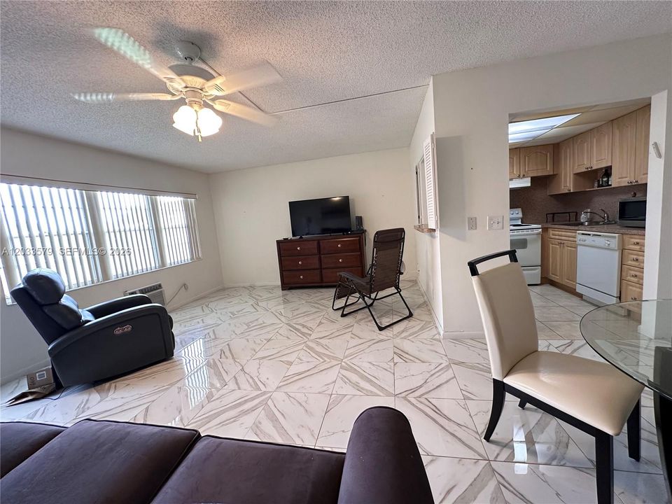 For Rent: $1,500 (1 beds, 1 baths, 715 Square Feet)