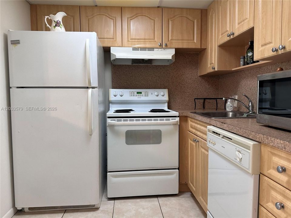 For Rent: $1,500 (1 beds, 1 baths, 715 Square Feet)