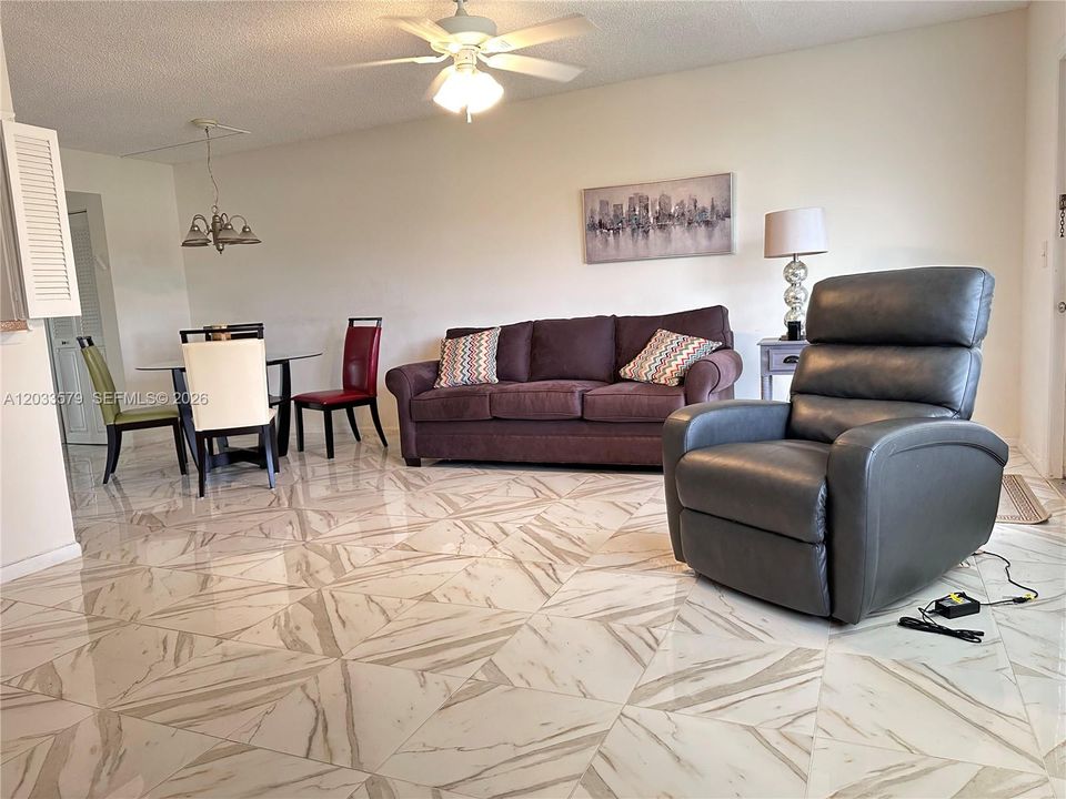 For Rent: $1,500 (1 beds, 1 baths, 715 Square Feet)