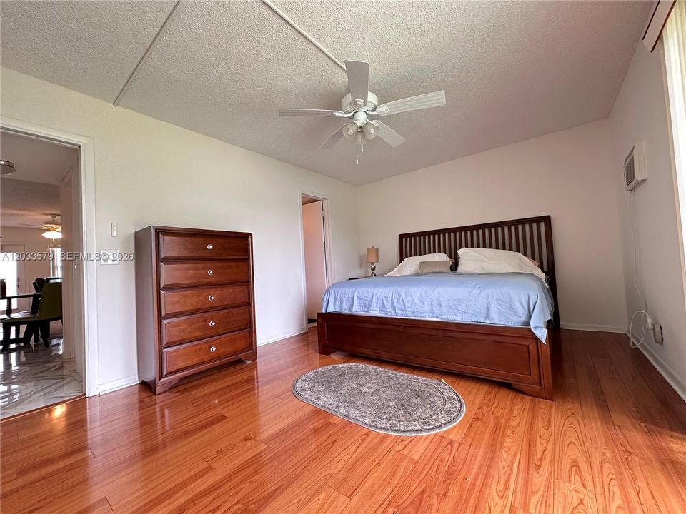 For Rent: $1,500 (1 beds, 1 baths, 715 Square Feet)