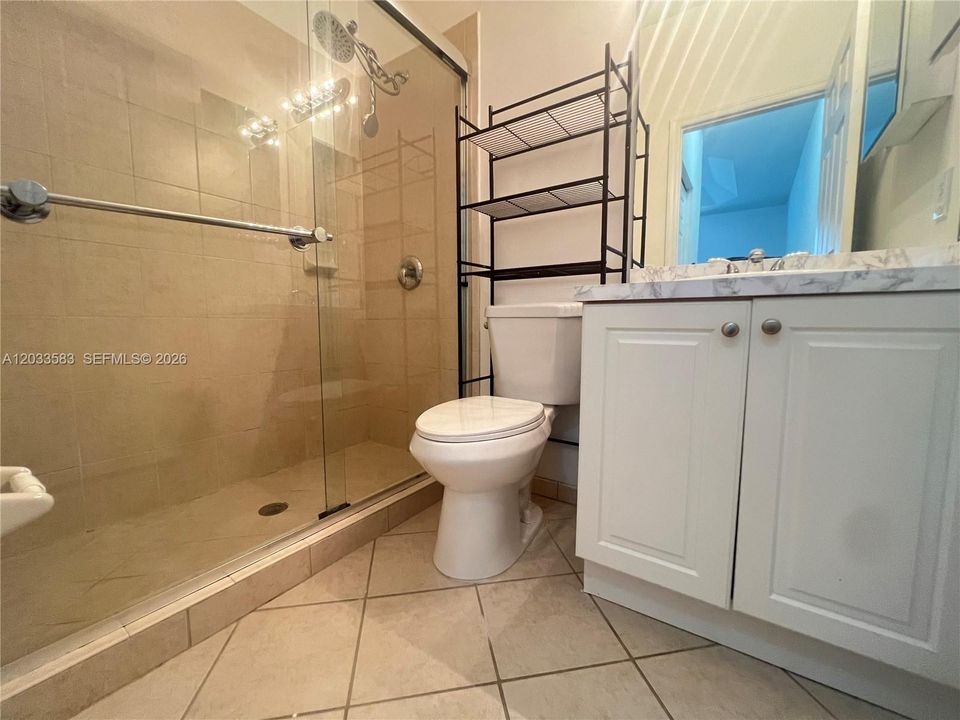 For Rent: $2,100 (2 beds, 2 baths, 1290 Square Feet)