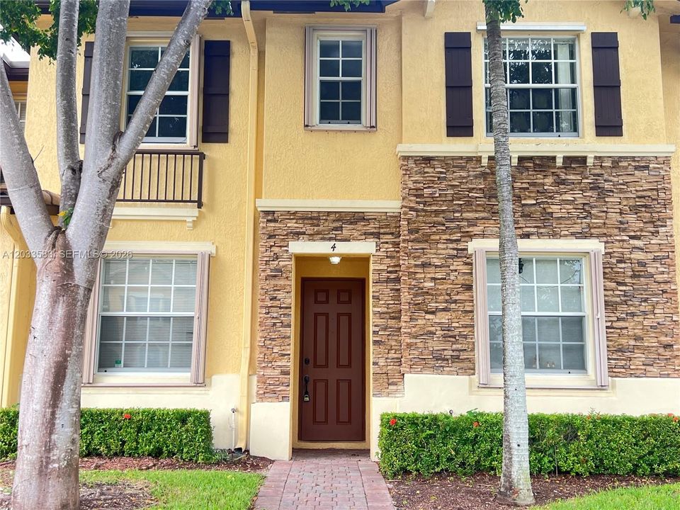 For Rent: $2,100 (2 beds, 2 baths, 1290 Square Feet)