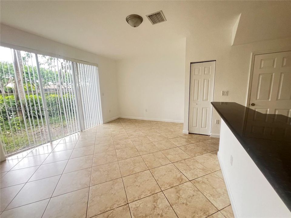 For Rent: $2,100 (2 beds, 2 baths, 1290 Square Feet)