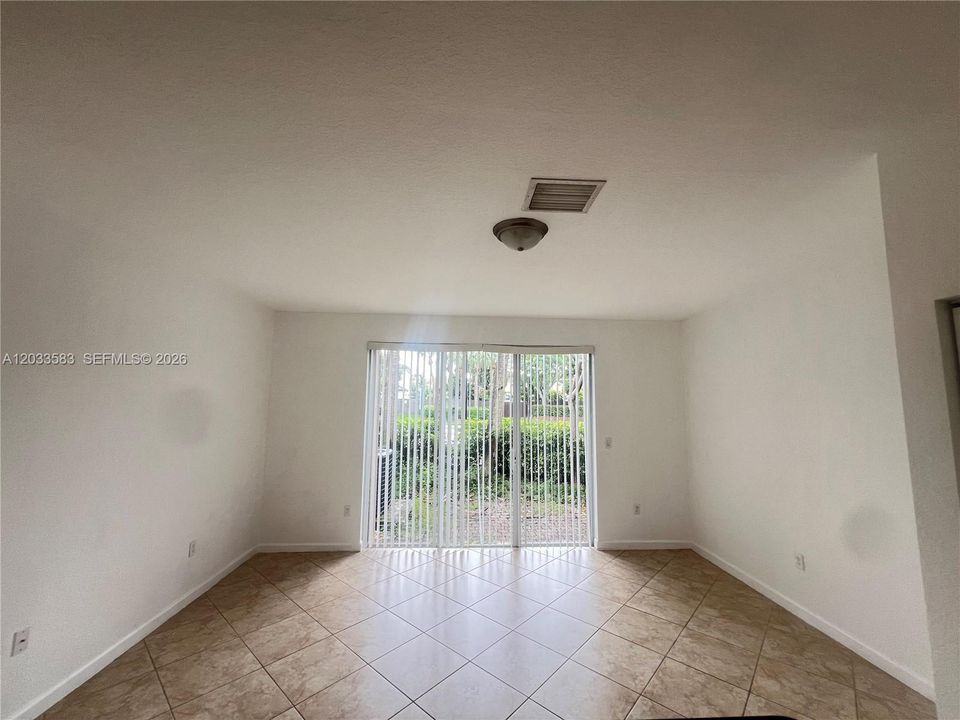 For Rent: $2,100 (2 beds, 2 baths, 1290 Square Feet)