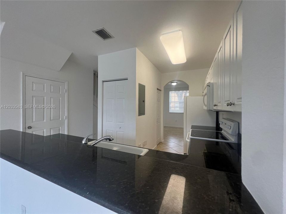 For Rent: $2,100 (2 beds, 2 baths, 1290 Square Feet)