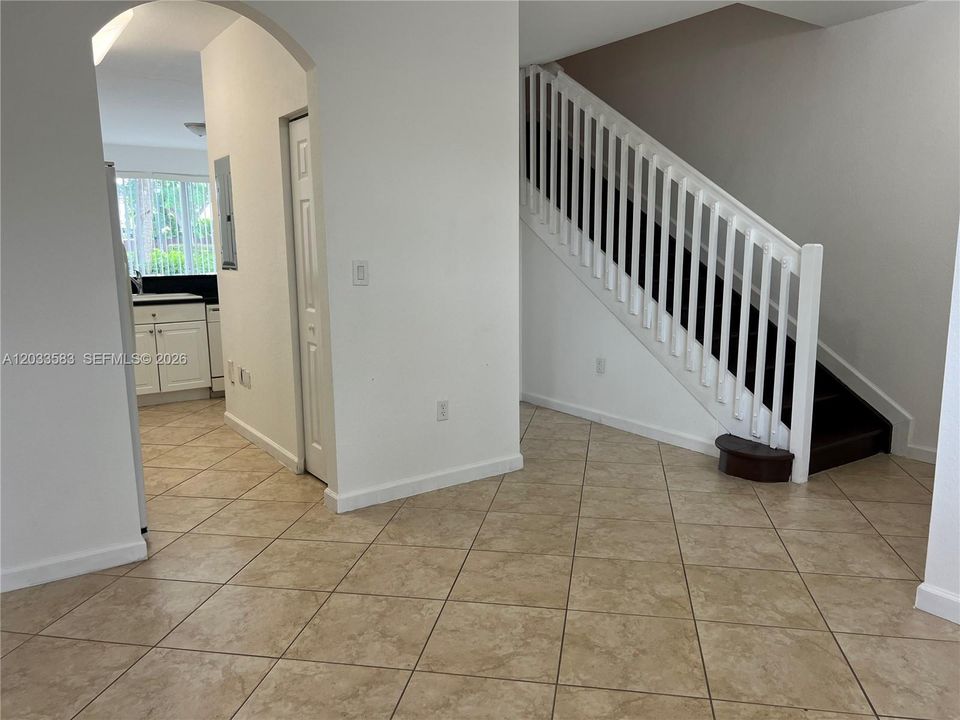 For Rent: $2,100 (2 beds, 2 baths, 1290 Square Feet)