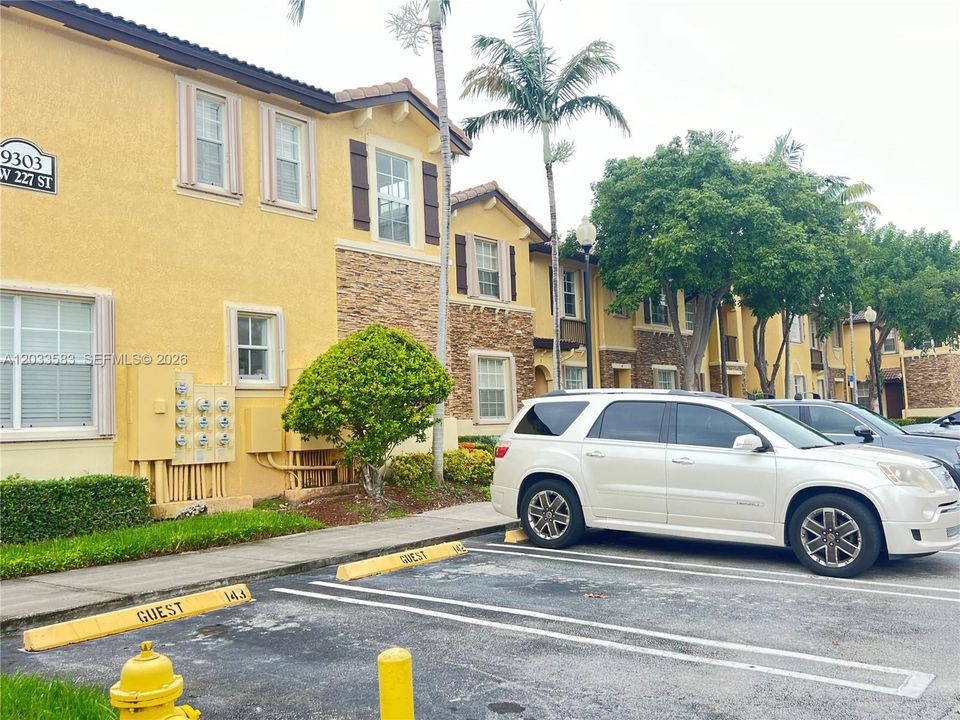 For Rent: $2,100 (2 beds, 2 baths, 1290 Square Feet)