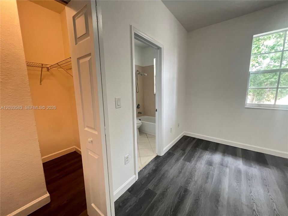 For Rent: $2,100 (2 beds, 2 baths, 1290 Square Feet)