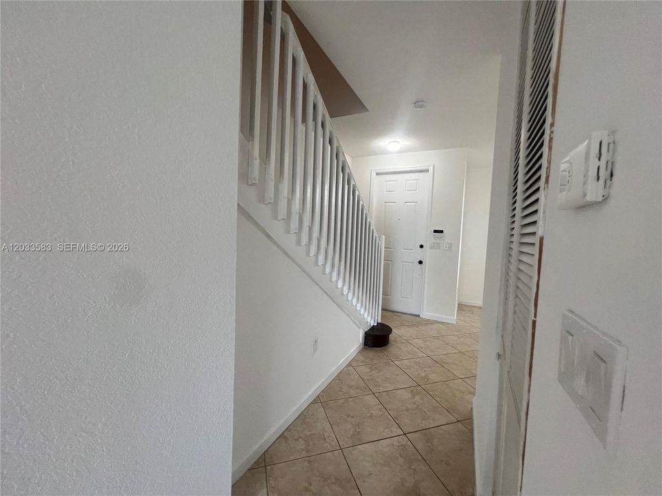For Rent: $2,100 (2 beds, 2 baths, 1290 Square Feet)