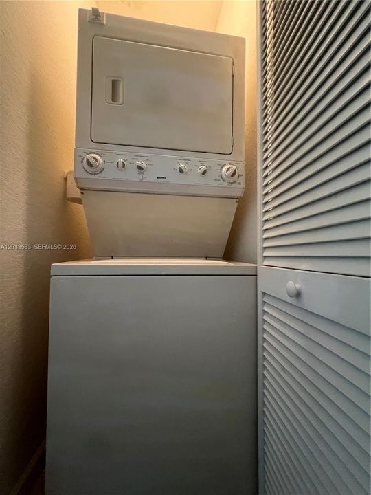 For Rent: $2,100 (2 beds, 2 baths, 1290 Square Feet)