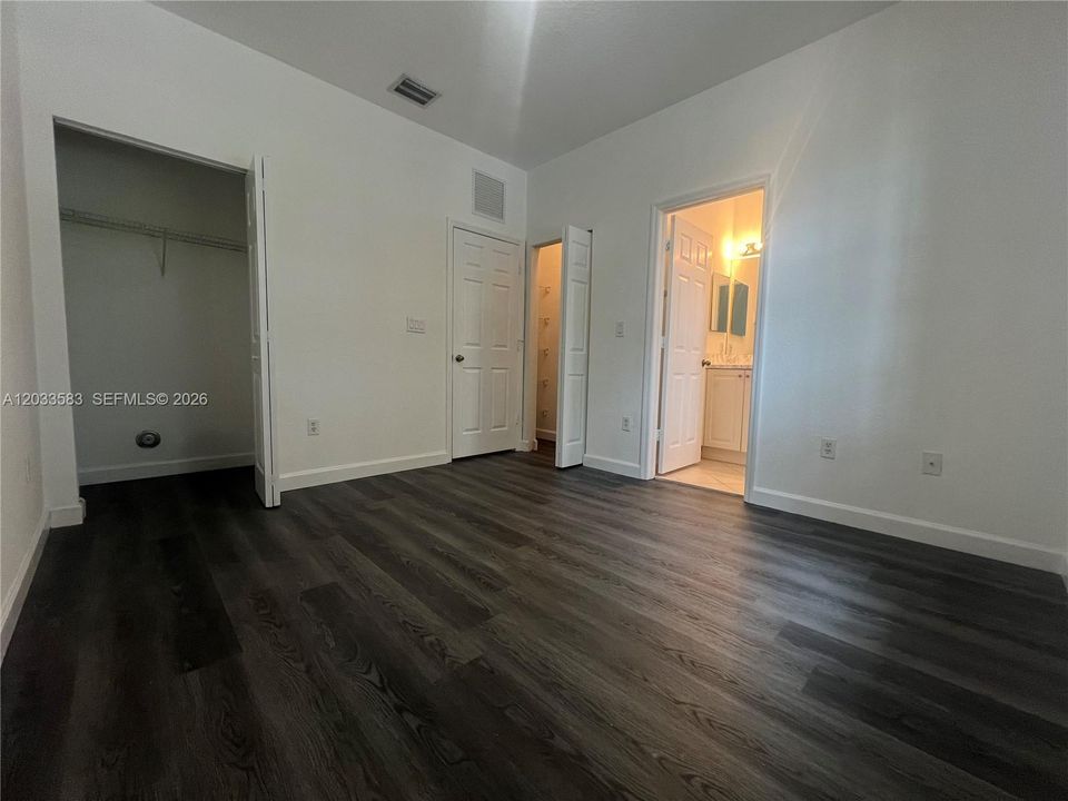 For Rent: $2,100 (2 beds, 2 baths, 1290 Square Feet)