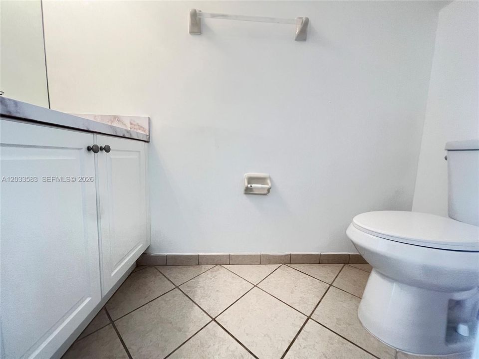 For Rent: $2,100 (2 beds, 2 baths, 1290 Square Feet)