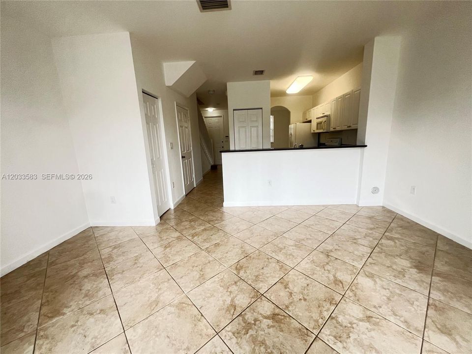 For Rent: $2,100 (2 beds, 2 baths, 1290 Square Feet)
