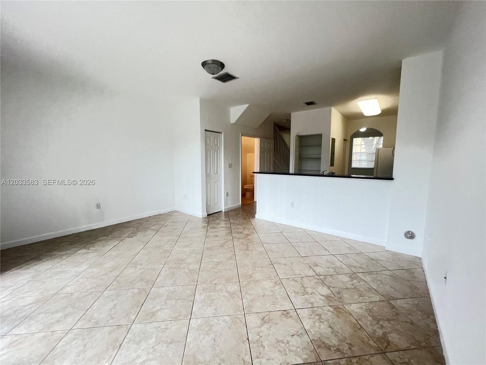 For Rent: $2,100 (2 beds, 2 baths, 1290 Square Feet)