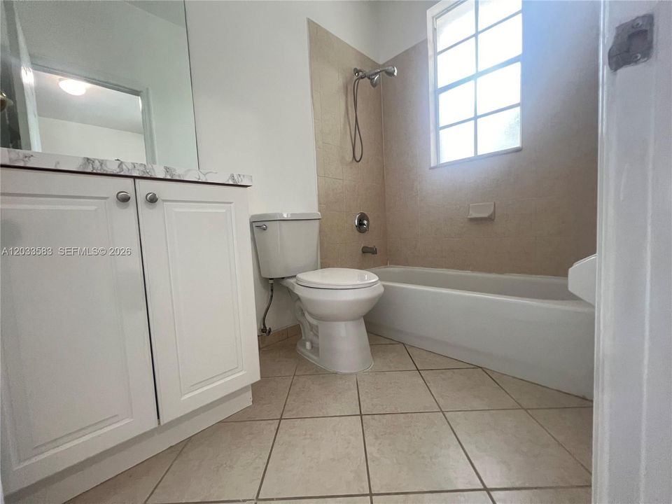 For Rent: $2,100 (2 beds, 2 baths, 1290 Square Feet)