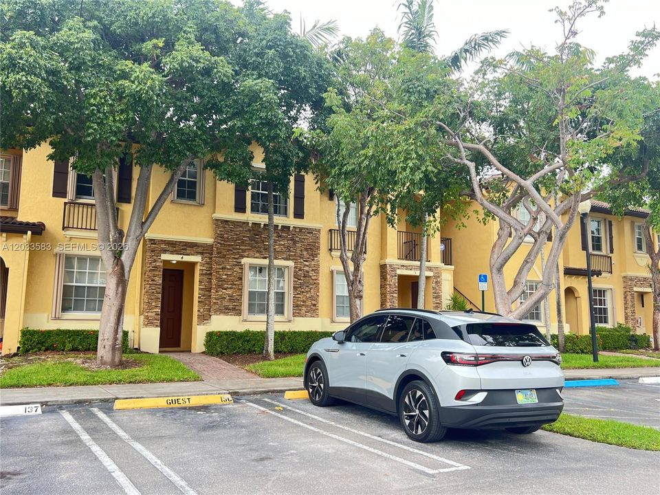 For Rent: $2,100 (2 beds, 2 baths, 1290 Square Feet)