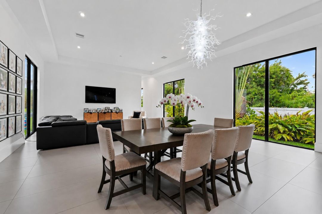 9741 SE Gomez Kitchen family room