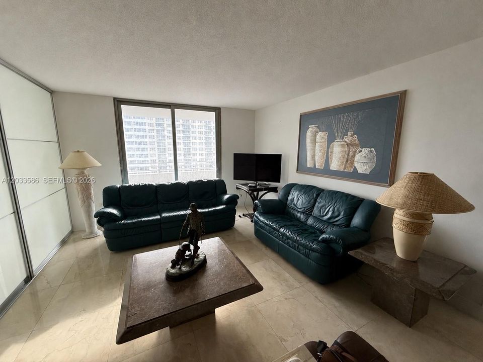 For Rent: $3,250 (2 beds, 2 baths, 1048 Square Feet)