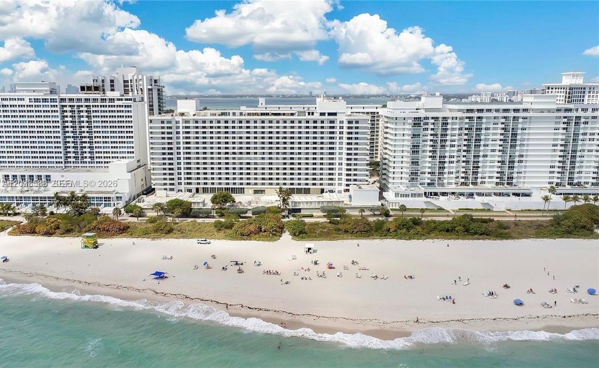 For Rent: $3,250 (2 beds, 2 baths, 1048 Square Feet)
