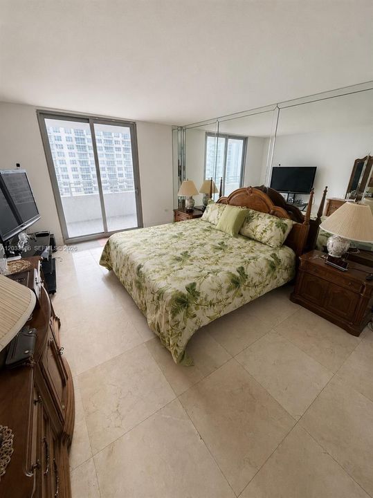 For Rent: $3,250 (2 beds, 2 baths, 1048 Square Feet)