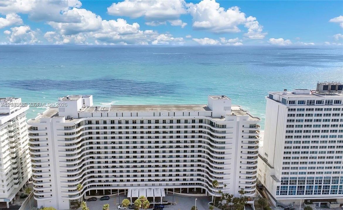 For Rent: $3,250 (2 beds, 2 baths, 1048 Square Feet)