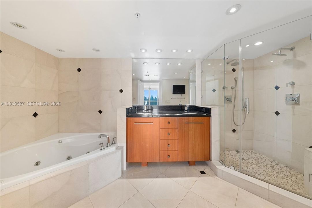 For Sale: $1,450,000 (3 beds, 2 baths, 1550 Square Feet)